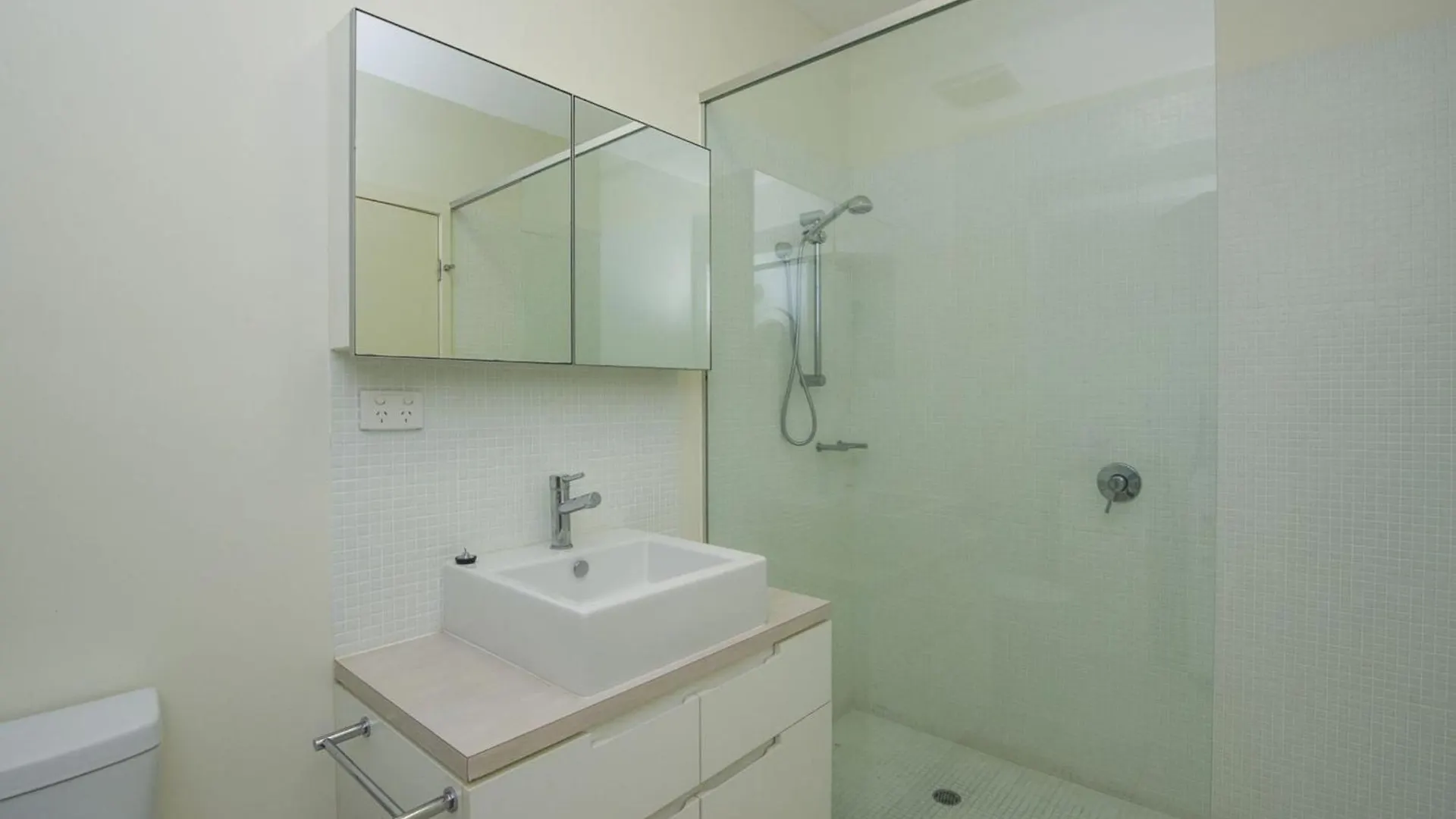 1 Bright Point Apartment 1502 Nelly Bay